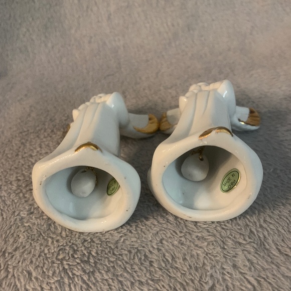 2 Angel figurines, 4 inches tall. - Picture 4 of 5